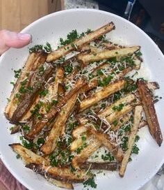 Garlic parm fries